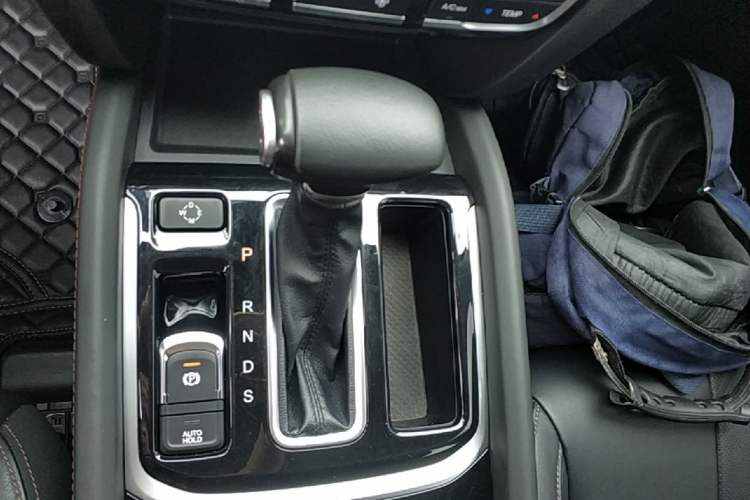 Used GAC Trumpchi GS7 2019 390T Two-Wheel-Drive Luxury Version Gear Lever