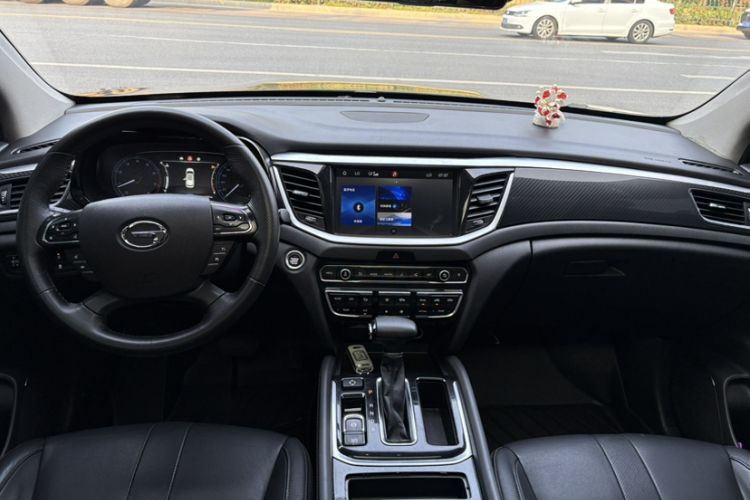 Used GAC Trumpchi GS7 2019 390T Two-Wheel-Drive Luxury Version Interior 1