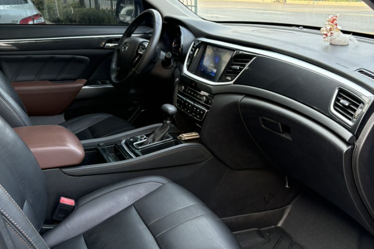 Used GAC Trumpchi GS7 2019 390T Two-Wheel-Drive Luxury Version Interior 4