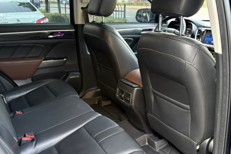 Used GAC Trumpchi GS7 2019 390T Two-Wheel-Drive Luxury Version Interior 5