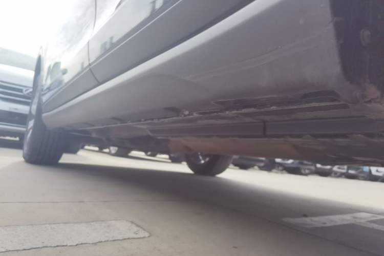 Used GAC Trumpchi GS7 2019 390T Two-Wheel-Drive Luxury Version Left Side Sill