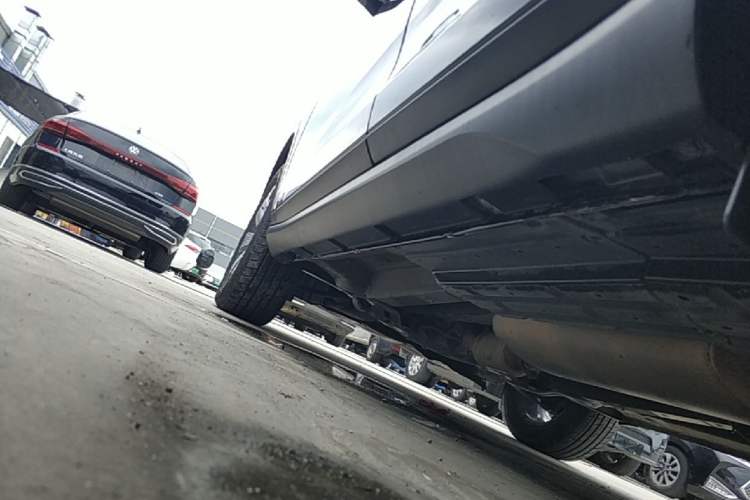 Used GAC Trumpchi GS7 2019 390T Two-Wheel-Drive Luxury Version Left Side Sill