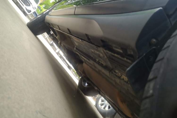 Used GAC Trumpchi GS7 2019 390T Two-Wheel-Drive Luxury Version Left Side Sill