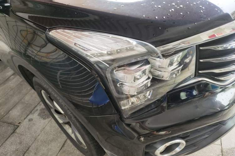 Used GAC Trumpchi GS7 2019 390T Two-Wheel Drive Luxury Smart Connectivity Version Right Front Headlight