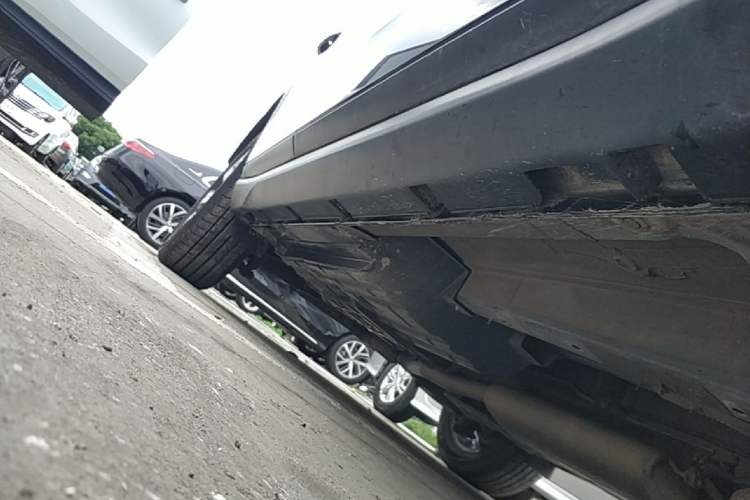 Used GAC Trumpchi GS7 2019 390T Two-Wheel-Drive Luxury Version Right Side Sill