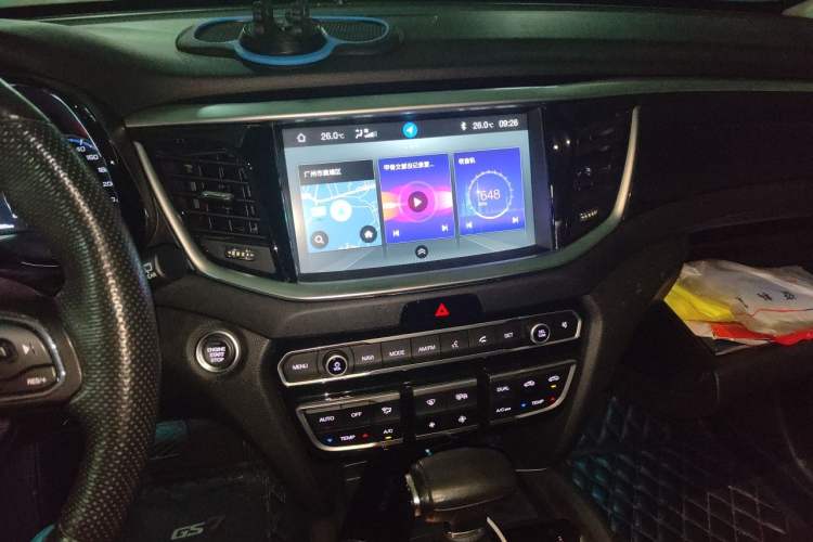 Used GAC Trumpchi GS7 2019 390T Two-Wheel Drive Luxury Smart Connectivity Version Audio And AC Panel