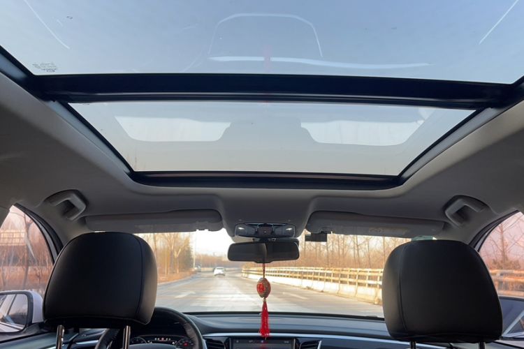 Used GAC Trumpchi GS7 2019 390T Two-Wheel Drive Luxury Smart Connectivity Version Headliner