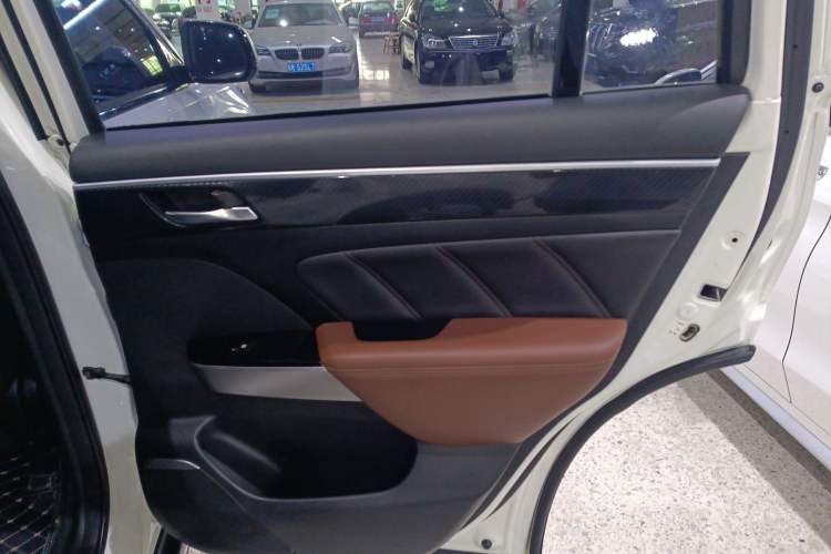 Used GAC Trumpchi GS7 2019 390T Two-Wheel-Drive Elite Version Interior 2