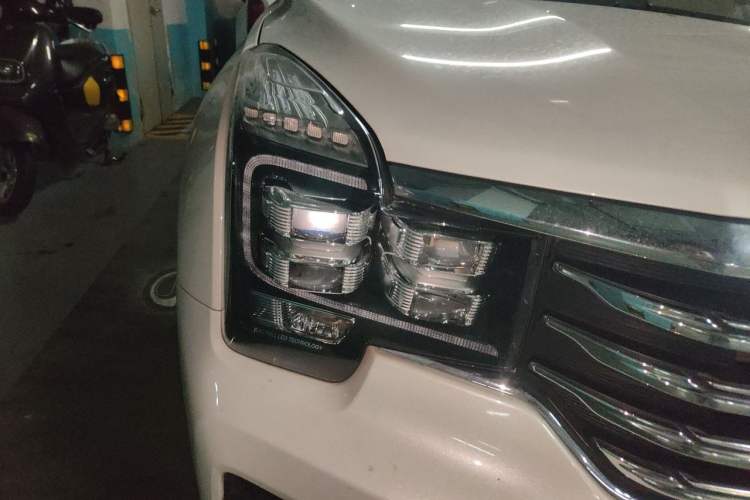 Used GAC Trumpchi GS7 2019 390T Two-Wheel Drive Luxury Smart Connectivity Version Right Front Headlight
