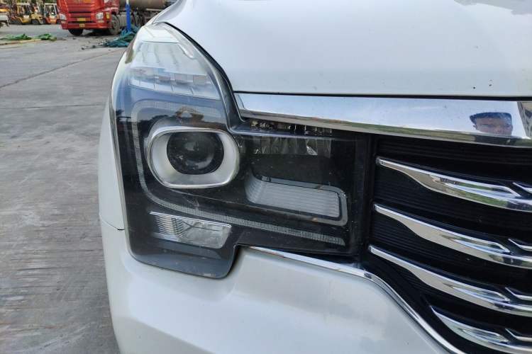 Used GAC Trumpchi GS7 2019 390T Two-Wheel-Drive Luxury Version Right Front Headlight