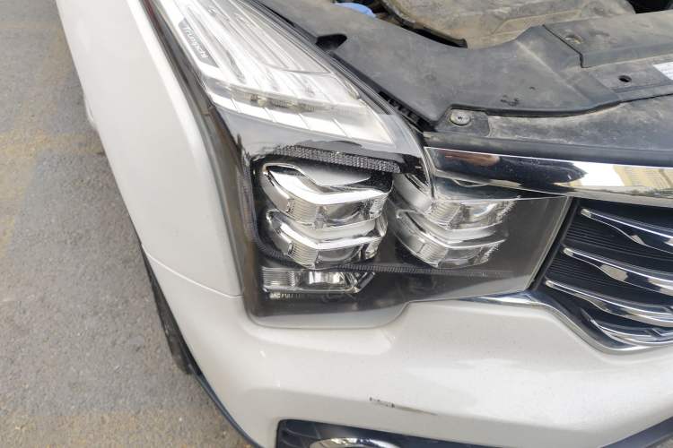 Used GAC Trumpchi GS7 2019 390T Two-Wheel Drive Luxury Smart Connectivity Version Right Front Headlight