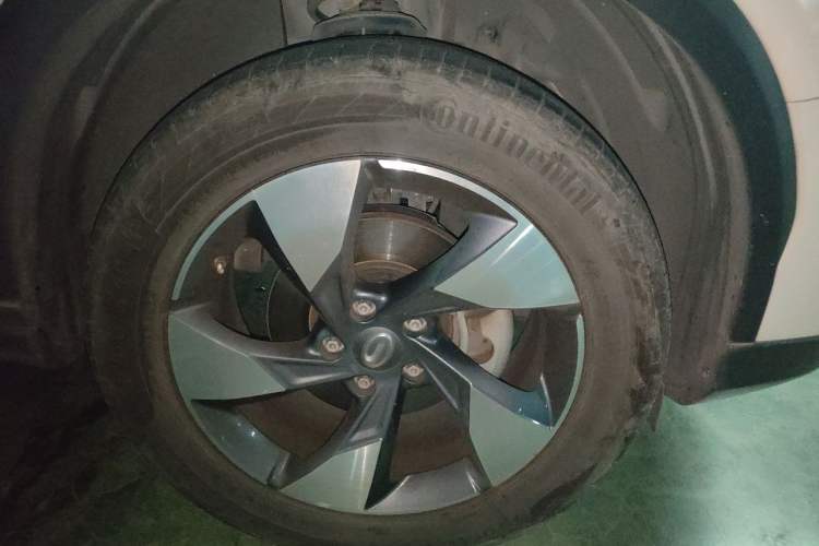 Used GAC Trumpchi GS7 2019 390T Two-Wheel Drive Luxury Smart Connectivity Version Right Front Wheel Hub