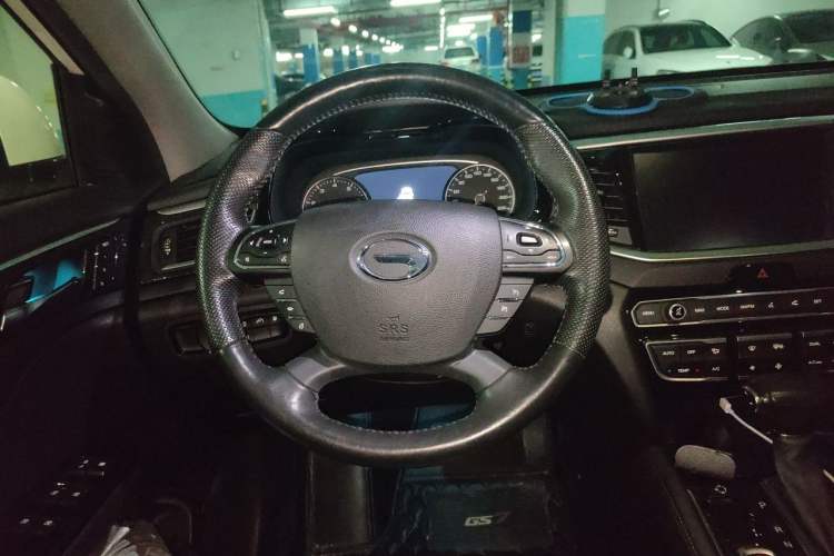Used GAC Trumpchi GS7 2019 390T Two-Wheel Drive Luxury Smart Connectivity Version Steering Wheel