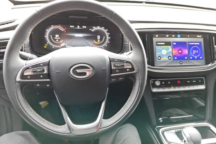 Used GAC Trumpchi GS8 2020 390T Two-Wheel Drive Luxury Smart Connectivity Version (7 Seats) Center Console