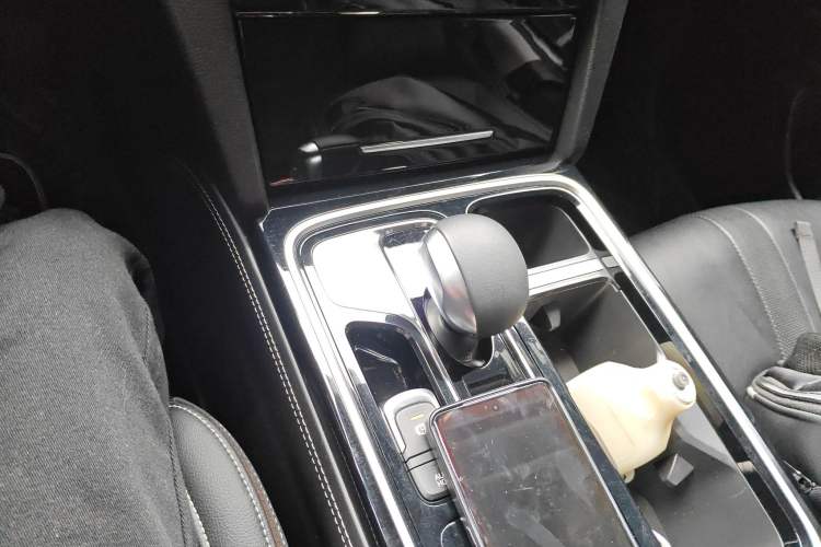 Used GAC Trumpchi GS8 2020 390T Two-Wheel Drive Luxury Smart Connectivity Version (7 Seats) Gear Lever
