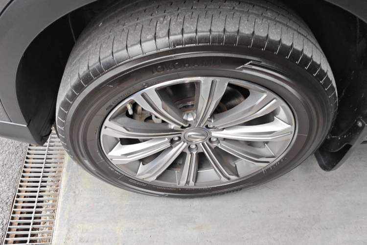 Used GAC Trumpchi GS8 2020 390T Two-Wheel Drive Luxury Smart Connectivity Version (7 Seats) Left Front Wheel Hub