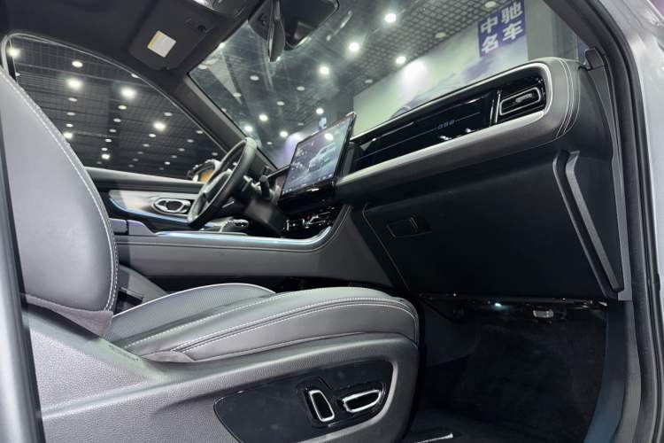 Used GAC Trumpchi GS8 2022 Flagship Series 2.0 TGDI Four-Wheel Drive Luxury Smart Connectivity Version (7 Seats) Interior 3