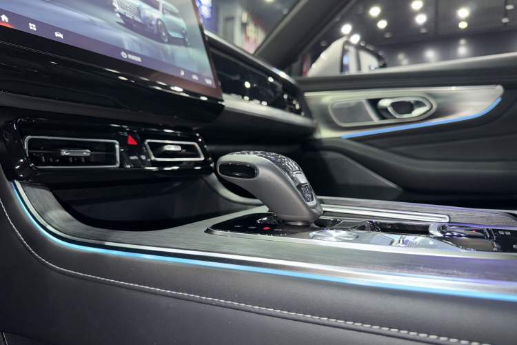 Used GAC Trumpchi GS8 2022 Flagship Series 2.0 TGDI Four-Wheel Drive Luxury Smart Connectivity Version (7 Seats) Interior 8