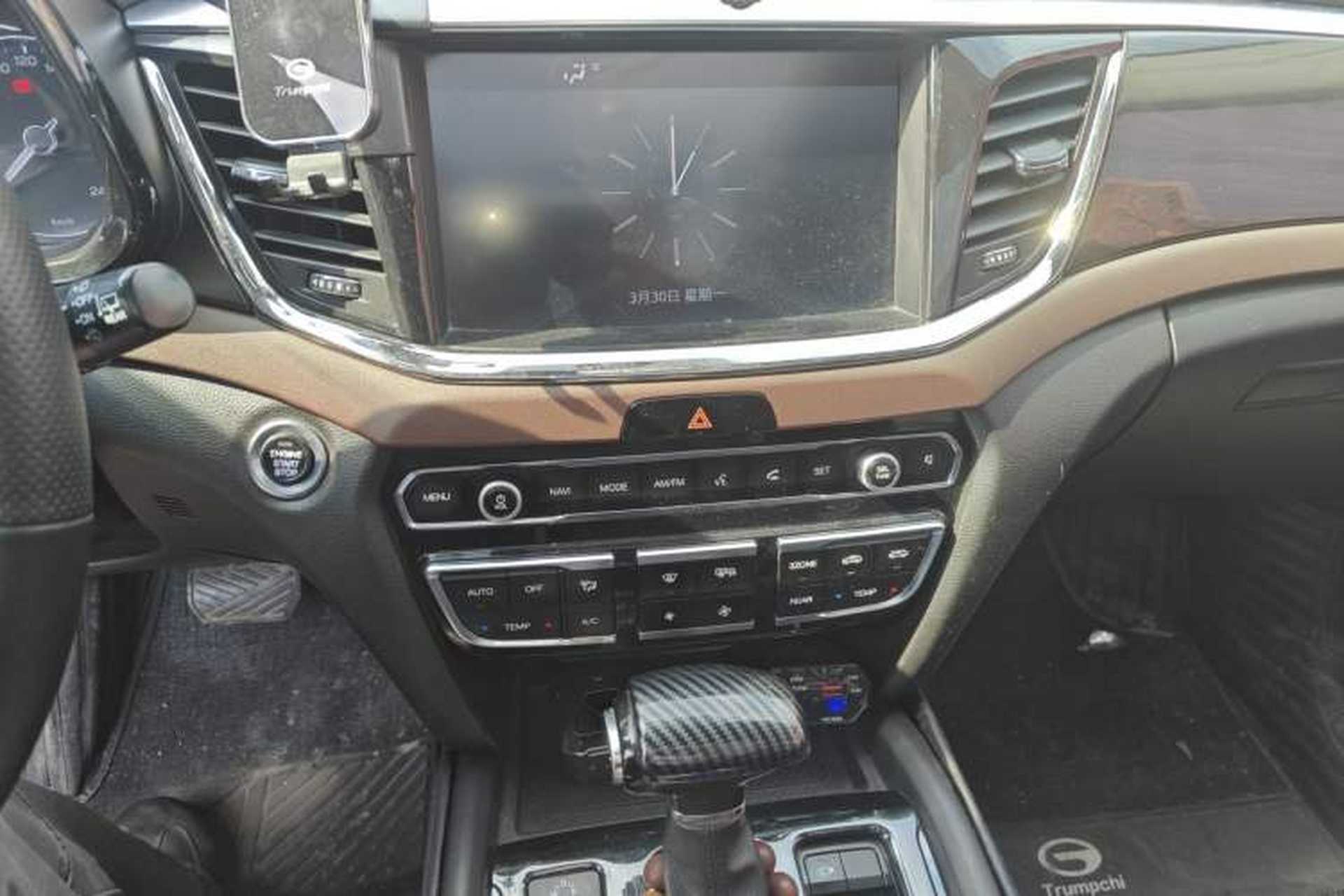 Used GAC Trumpchi GS8 2017 320T Four-Wheel Drive Luxury Smart Connectivity Version (7 Seats) Audio And AC Panel