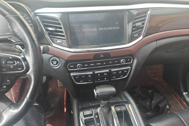Used GAC Trumpchi GS8 2017 320T Four-Wheel Drive Luxury Smart Connectivity Version (7 Seats) Audio And AC Panel