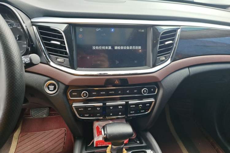 Used GAC Trumpchi GS8 2017 320T Two-Wheel Drive Luxury Smart Connectivity Version (7 Seats) Audio And AC Panel