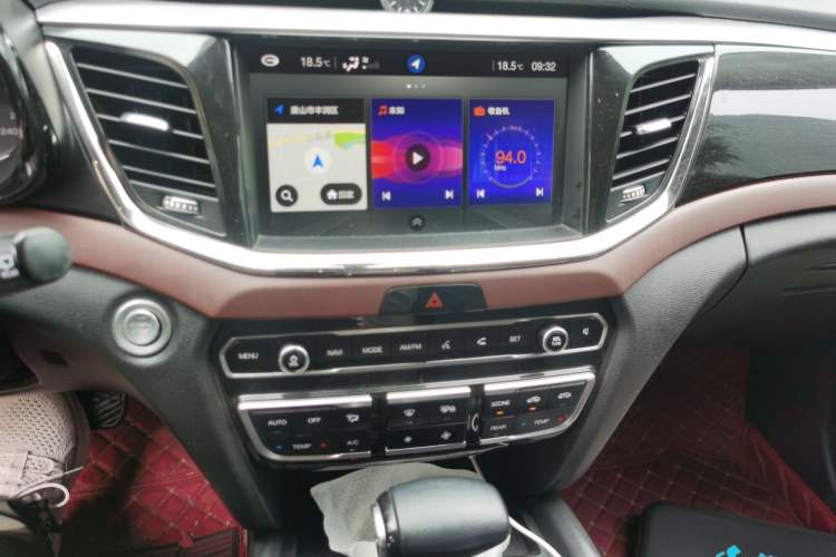 Used GAC Trumpchi GS8 2017 320T Two-Wheel Drive Luxury Smart Connectivity Version (7 Seats) Audio And AC Panel