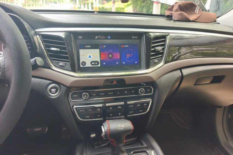 Used GAC Trumpchi GS8 2017 320T Two-Wheel Drive Luxury Smart Connectivity Version (7 Seats) Audio And AC Panel