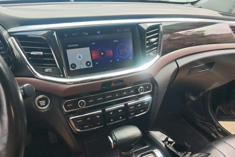 Used GAC Trumpchi GS8 2017 320T Four-Wheel Drive Luxury Smart Connectivity Version (7 Seats) Audio And AC Panel