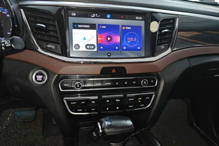Used GAC Trumpchi GS8 2017 320T Two-Wheel Drive Luxury Smart Connectivity Version (7 Seats) Audio And AC Panel