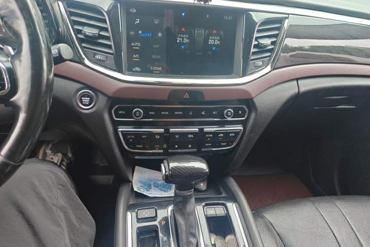 Used GAC Trumpchi GS8 2017 320T Two-Wheel Drive Luxury Smart Connectivity Version (7 Seats) Audio And AC Panel
