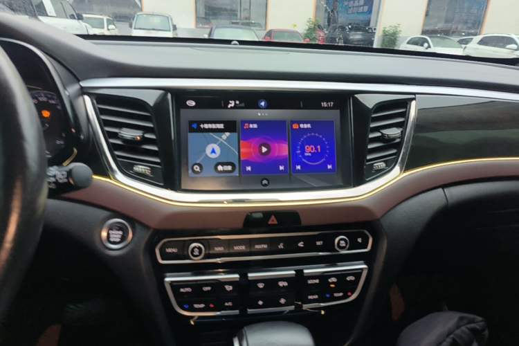 Used GAC Trumpchi GS8 2017 320T Two-Wheel Drive Luxury Smart Connectivity Version (7 Seats) Audio And AC Panel