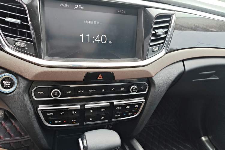 Used GAC Trumpchi GS8 2017 320T Two-Wheel Drive Luxury Smart Connectivity Version (7 Seats) Audio And AC Panel