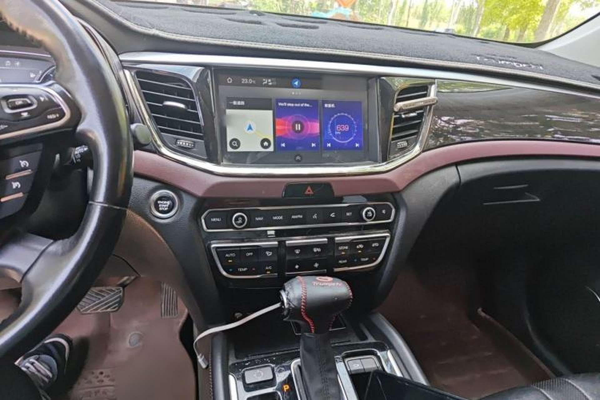 Used GAC Trumpchi GS8 2017 320T Two-Wheel Drive Luxury Smart Connectivity Version (7 Seats) Audio And AC Panel