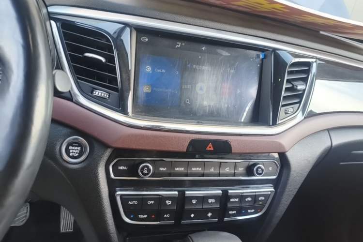 Used GAC Trumpchi GS8 2017 320T Two-Wheel Drive Luxury Smart Connectivity Version (7 Seats) Audio And AC Panel