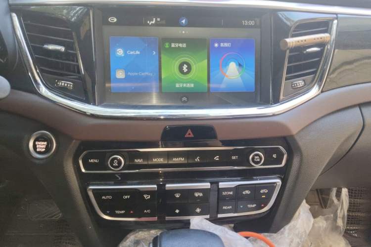 Used GAC Trumpchi GS8 2017 320T Two-Wheel Drive Luxury Smart Connectivity Version (7 Seats) Audio And AC Panel