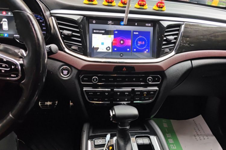 Used GAC Trumpchi GS8 2017 320T Two-Wheel Drive Luxury Smart Connectivity Version (7 Seats) Audio And AC Panel