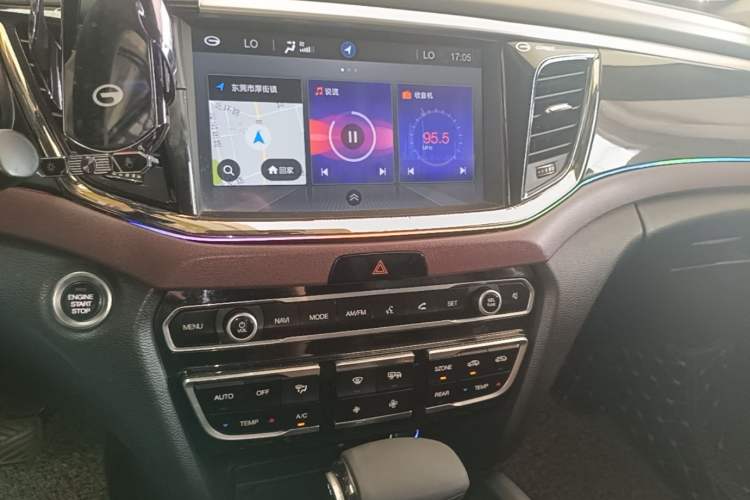 Used GAC Trumpchi GS8 2017 320T Four-Wheel Drive Luxury Smart Connectivity Version (7 Seats) Audio And AC Panel