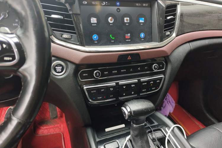 Used GAC Trumpchi GS8 2017 320T Two-Wheel Drive Luxury Smart Connectivity Version (7 Seats) Audio And AC Panel