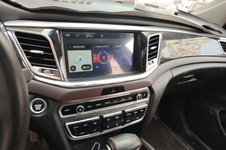 Used GAC Trumpchi GS8 2017 320T Two-Wheel Drive Luxury Smart Connectivity Version (7 Seats) Audio And AC Panel