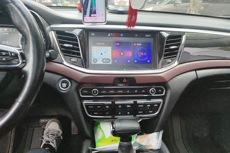 Used GAC Trumpchi GS8 2017 320T Two-Wheel Drive Luxury Smart Connectivity Version (7 Seats) Audio And AC Panel