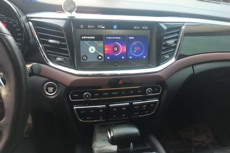 Used GAC Trumpchi GS8 2017 320T Two-Wheel Drive Luxury Smart Connectivity Version (7 Seats) Audio And AC Panel