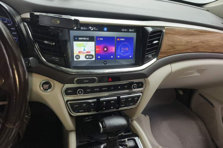 Used GAC Trumpchi GS8 2017 320T Two-Wheel Drive Luxury Smart Connectivity Version (7 Seats) Audio And AC Panel