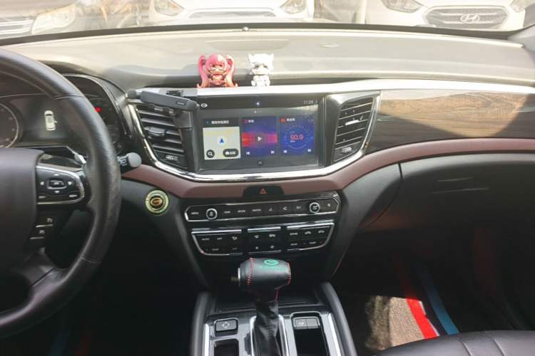 Used GAC Trumpchi GS8 2017 320T Two-Wheel Drive Luxury Smart Connectivity Version (7 Seats) Audio And AC Panel