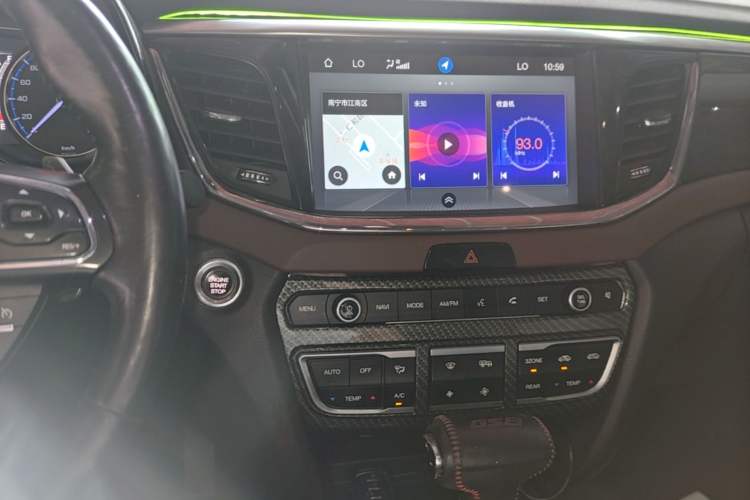 Used GAC Trumpchi GS8 2017 320T Two-Wheel Drive Luxury Smart Connectivity Version (7 Seats) Audio And AC Panel