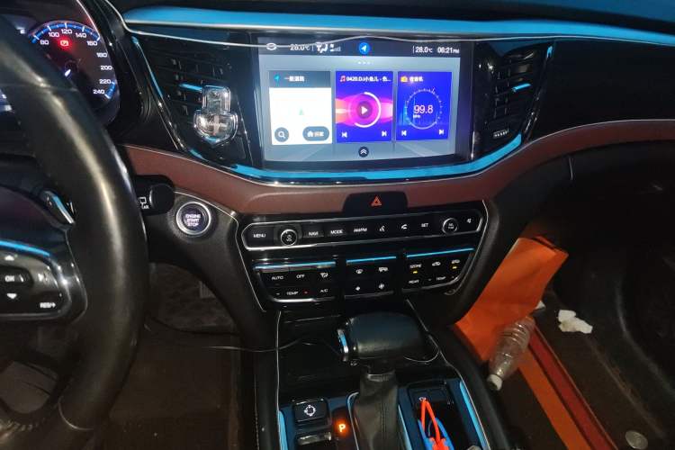 Used GAC Trumpchi GS8 2017 320T Two-Wheel Drive Luxury Smart Connectivity Version (7 Seats) Audio And AC Panel