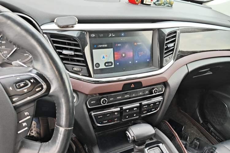 Used GAC Trumpchi GS8 2017 320T Two-Wheel Drive Luxury Smart Connectivity Version (7 Seats) Audio And AC Panel