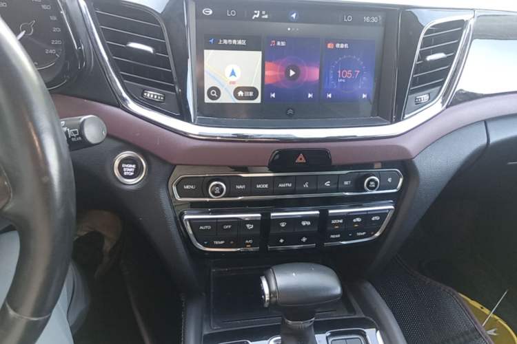 Used GAC Trumpchi GS8 2017 320T Two-Wheel Drive Luxury Smart Connectivity Version (7 Seats) Audio And AC Panel