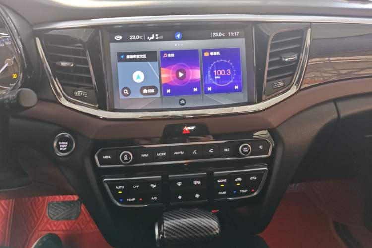 Used GAC Trumpchi GS8 2017 320T Two-Wheel Drive Luxury Smart Connectivity Version (7 Seats) Audio And AC Panel