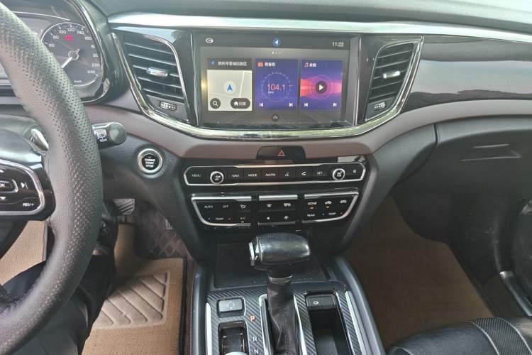 Used GAC Trumpchi GS8 2017 320T Two-Wheel Drive Luxury Smart Connectivity Version (7 Seats) Audio And AC Panel
