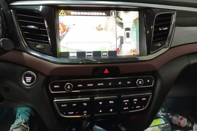 Used GAC Trumpchi GS8 2017 320T Two-Wheel Drive Luxury Smart Connectivity Version (7 Seats) Audio And AC Panel